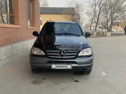 Mercedes-Benz ML 320 1998 года за 3 700 000 тг. в Отеген-Батыр – фото 3