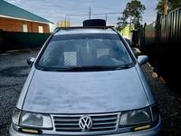 Volkswagen Sharan 1997 годаfor1 950 000 тг. в Актобе