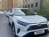 Toyota RAV4 2023 года за 18 500 000 тг. в Астана – фото 4