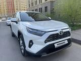 Toyota RAV4 2023 года за 19 000 000 тг. в Астана – фото 2