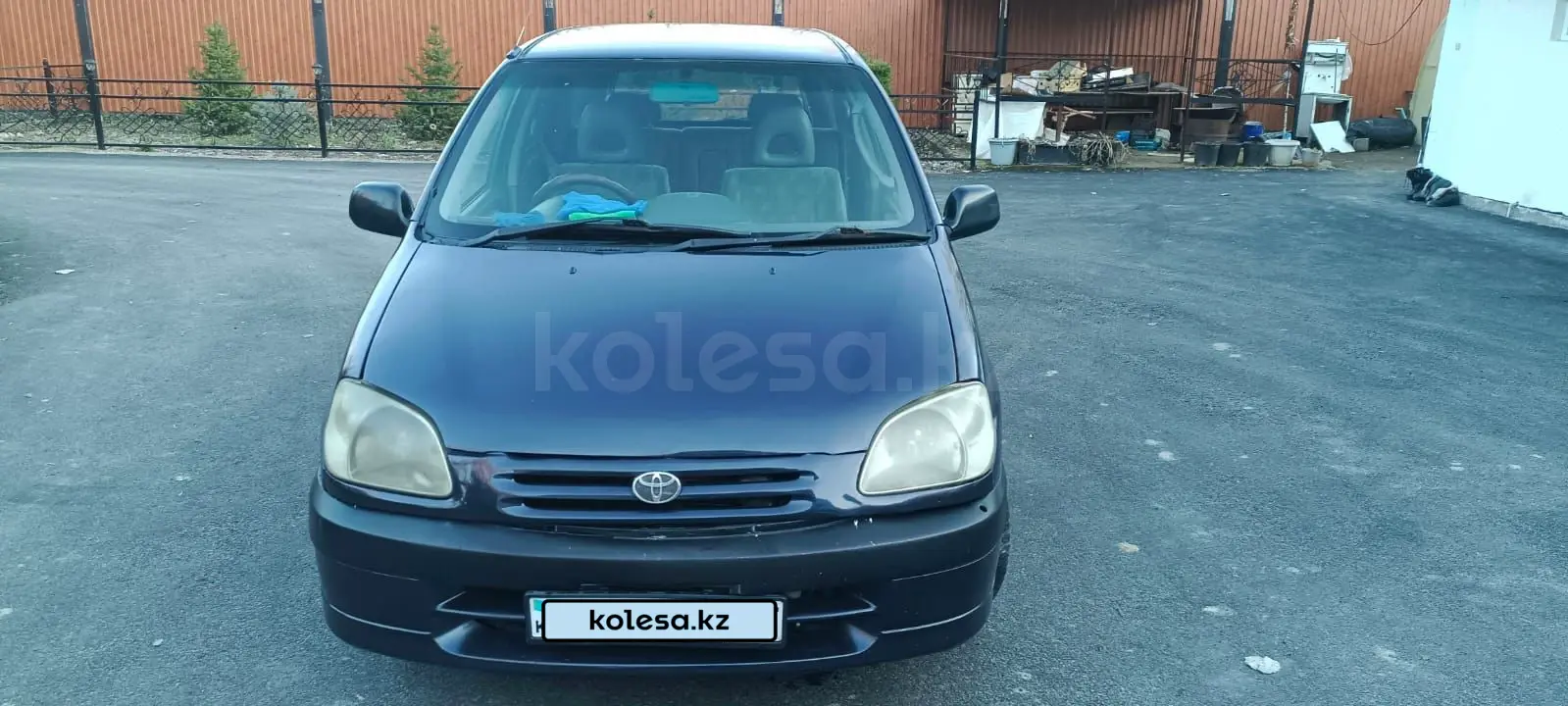Toyota Raum, 1998
