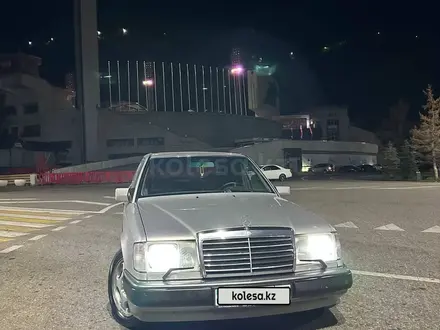 Mercedes-Benz E 220 1993 года за 2 400 000 тг. в Алматы – фото 8