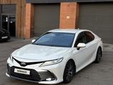 Toyota Camry 2021 года за 15 500 000 тг. в Тараз – фото 2