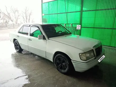 Mercedes-Benz E 200 1993 года за 1 500 000 тг. в Алматы – фото 2