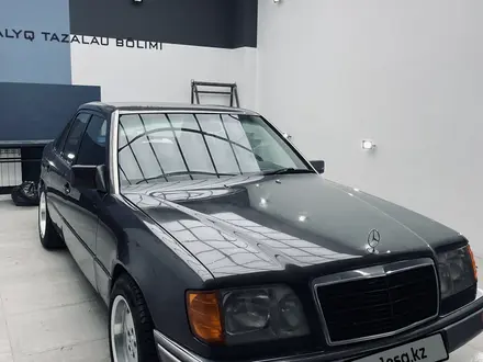 Mercedes-Benz E 320 1993 года за 3 000 000 тг. в Актобе – фото 2