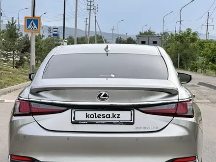 Lexus ES 300h 2023 года за 29 900 000 тг. в Алматы – фото 5