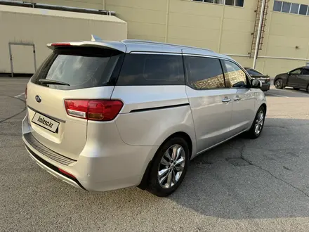 Kia Carnival 2016 года за 11 800 000 тг. в Алматы – фото 3