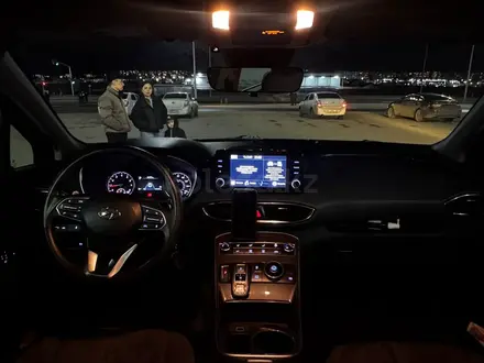 Hyundai Santa Fe 2021 года за 11 120 000 тг. в Караганда – фото 2