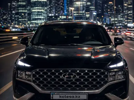 Hyundai Santa Fe 2021 года за 11 120 000 тг. в Караганда