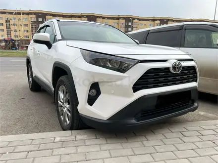 Toyota RAV4 2019 года за 14 500 000 тг. в Актобе – фото 2