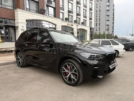 BMW X5 2021 года за 37 000 000 тг. в Астана – фото 2
