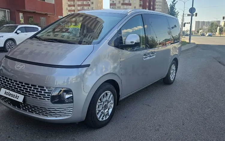 Hyundai Staria 2024 года за 24 700 000 тг. в Астана
