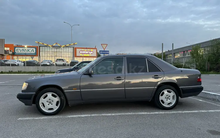 Mercedes-Benz E 280 1993 года за 2 600 000 тг. в Алматы