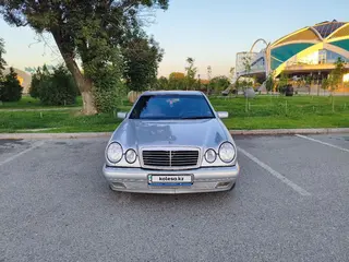 Mercedes-Benz E 230
