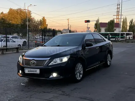 Toyota Camry 2014 года за 11 500 000 тг. в Костанай – фото 2