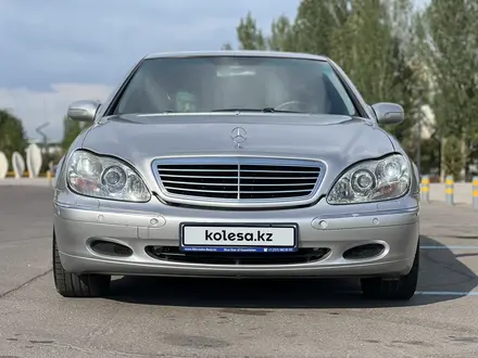 Mercedes-Benz S 500 2000 года за 4 500 000 тг. в Астана – фото 2