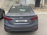 Hyundai Accent 2018 года за 7 500 000 тг. в Атырау – фото 4