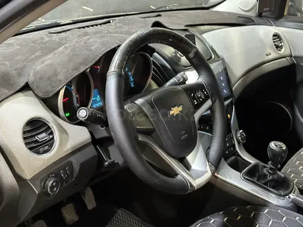 Chevrolet Cruze 2014 года за 3 690 000 тг. в Актобе – фото 13