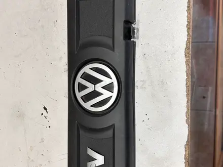 Крышка мотора VW Polo Sedan за 5 000 тг. в Караганда