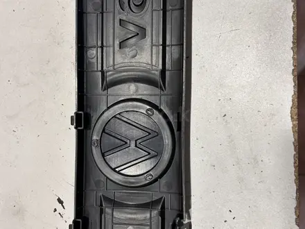 Крышка мотора VW Polo Sedan за 5 000 тг. в Караганда – фото 3