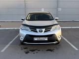 Toyota RAV4 2015 года за 9 550 000 тг. в Астана