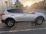 Toyota RAV4 2015 годаүшін9 550 000 тг. в Астана – фото 4