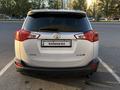 Toyota RAV4 2015 года за 9 550 000 тг. в Астана – фото 2
