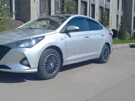 Hyundai Accent 2021 года за 6 500 000 тг. в Астана – фото 2