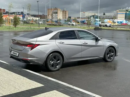 Hyundai Elantra 2022 года за 7 800 000 тг. в Кокшетау – фото 2