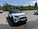 Toyota RAV4 2021 года за 15 300 000 тг. в Алматы