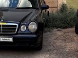 Mercedes-Benz E 200 1997 годаүшін2 400 000 тг. в Атырау – фото 3