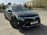 Toyota Camry 2017 года за 12 500 000 тг. в Уральск – фото 2