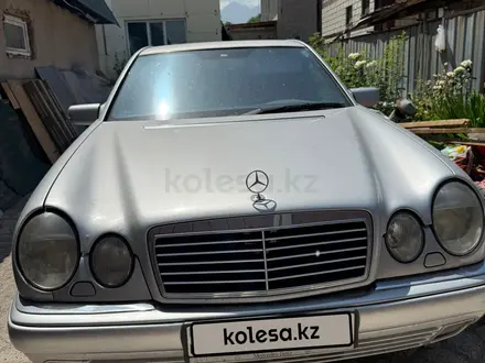 Mercedes-Benz E 320 1996 года за 2 500 000 тг. в Алматы – фото 3