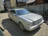 Mercedes-Benz E 320 1996 года за 2 500 000 тг. в Алматы