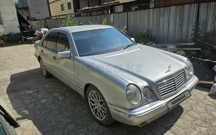 Mercedes-Benz E 320 1996 года за 2 500 000 тг. в Алматы