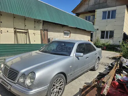Mercedes-Benz E 320 1996 года за 2 500 000 тг. в Алматы – фото 2