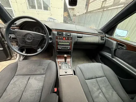 Mercedes-Benz E 320 1996 года за 2 500 000 тг. в Алматы – фото 7