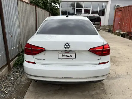 Volkswagen Passat 2015 года за 5 000 000 тг. в Атырау – фото 4