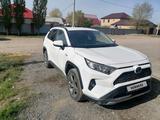 Toyota RAV4 2021 года за 18 500 000 тг. в Актобе