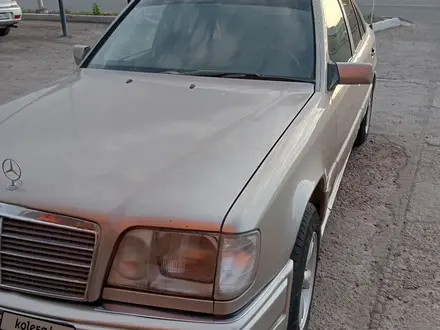 Mercedes-Benz E 200 1995 года за 2 000 000 тг. в Сатпаев – фото 4