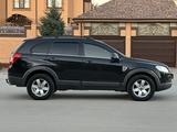 Chevrolet Captiva 2009 года за 3 500 000 тг. в Актобе – фото 2