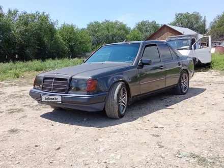 Mercedes-Benz E 300 1991 года за 1 050 000 тг. в Жаркент – фото 8