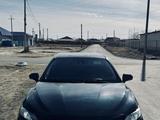 Toyota Camry 2018 года за 10 000 000 тг. в Кульсары – фото 2