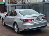 Toyota Camry 2023 года за 16 500 000 тг. в Актобе – фото 4