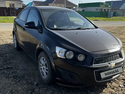 Chevrolet Aveo 2015 года за 3 200 000 тг. в Уральск – фото 2