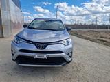 Toyota RAV4 2018 года за 8 200 000 тг. в Уральск