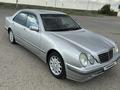 Mercedes-Benz E 280 2001 годаfor4 300 000 тг. в Атырау – фото 2