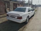 Mercedes-Benz E 200 1992 года за 650 000 тг. в Жетысай – фото 2