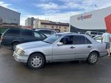 Mercedes-Benz C 180 1995 года за 1 380 000 тг. в Караганда – фото 2