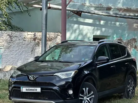 Toyota RAV4 2017 года за 11 500 000 тг. в Уральск – фото 2